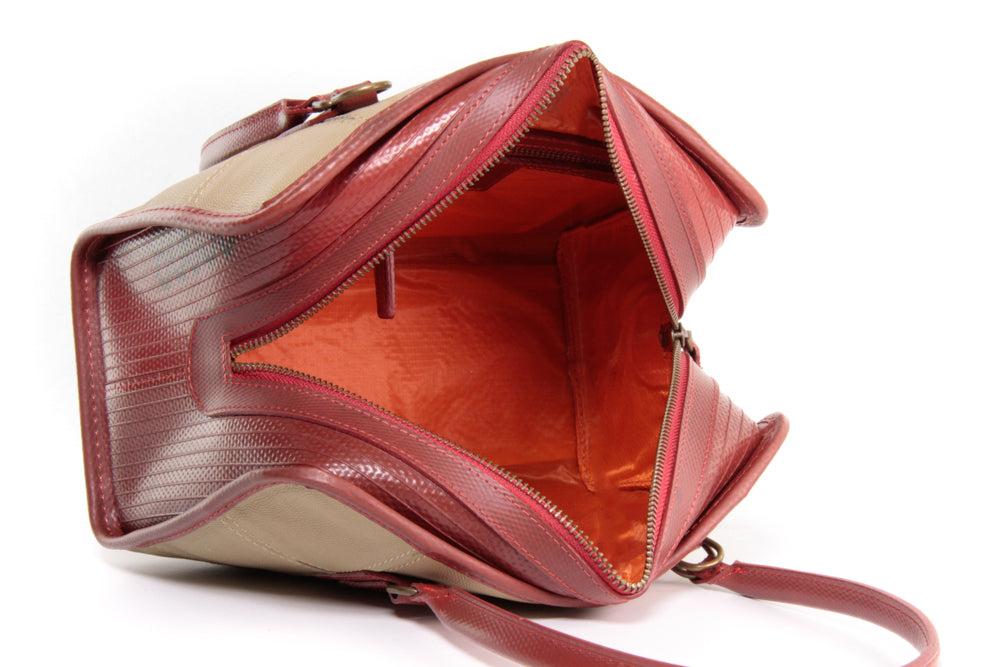 FIRE & HIDE Post Bag S - Upcycled and Design (copia)