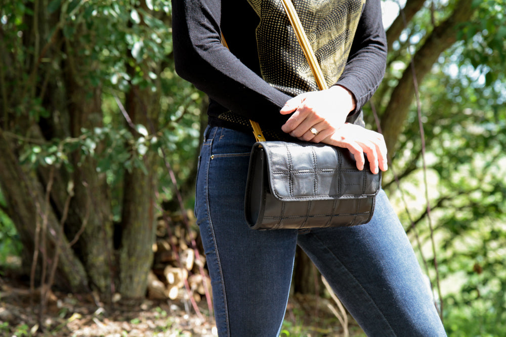 FIRE & HIDE CROSSBODY BAG | BK