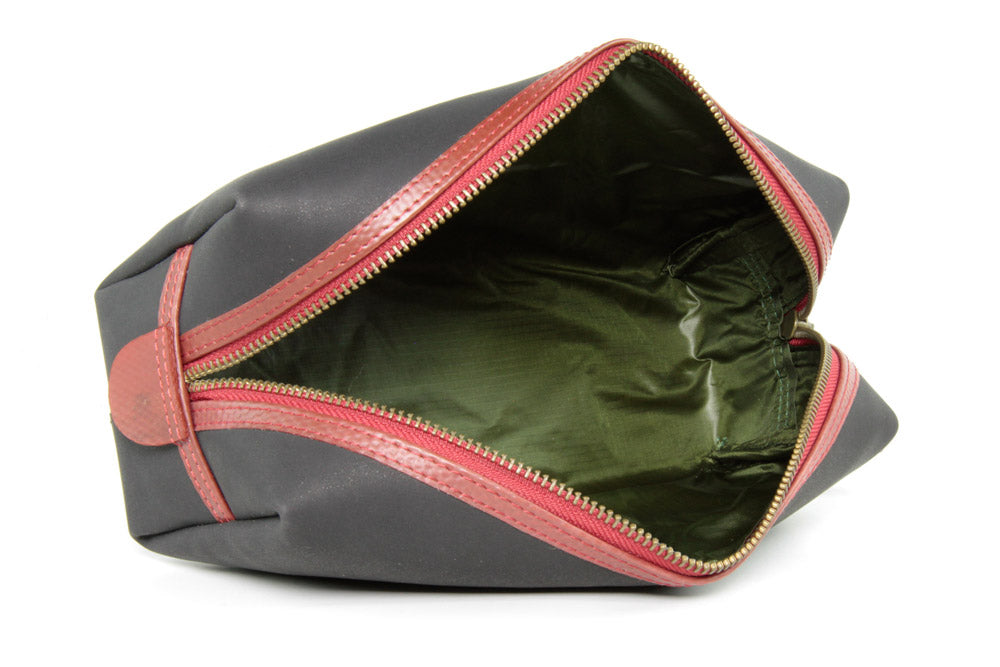 MEDIUM WASH BAG |  BK RED