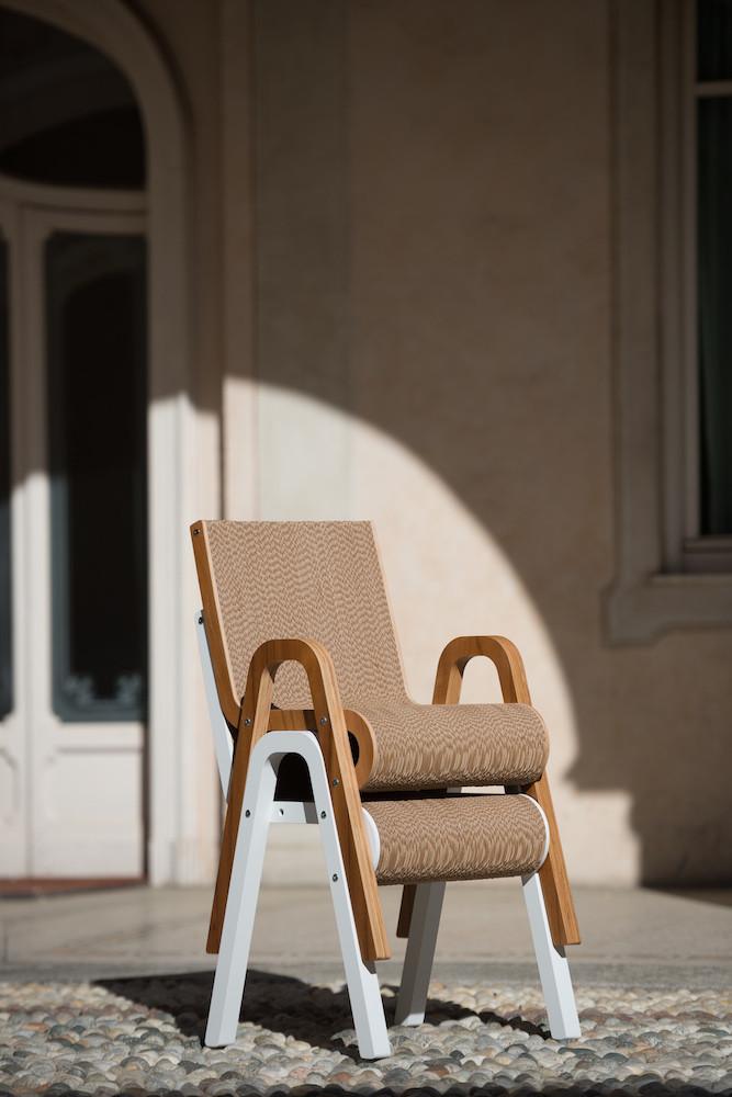PREZZO SU RICHIESTA - Less Chair- sedia in cartone e Noce Canaletto